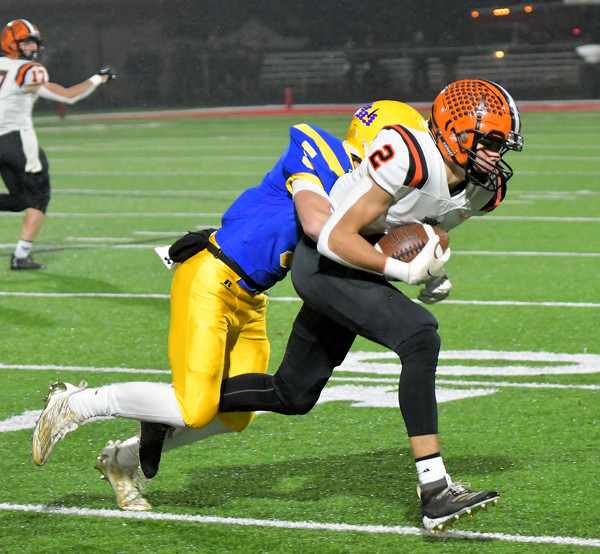 Marion Local vs Versailles football Photo Album The Daily Standard